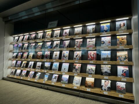 都立多摩図書館身に展示「魅惑のパリ―特集号で見る街の顔」