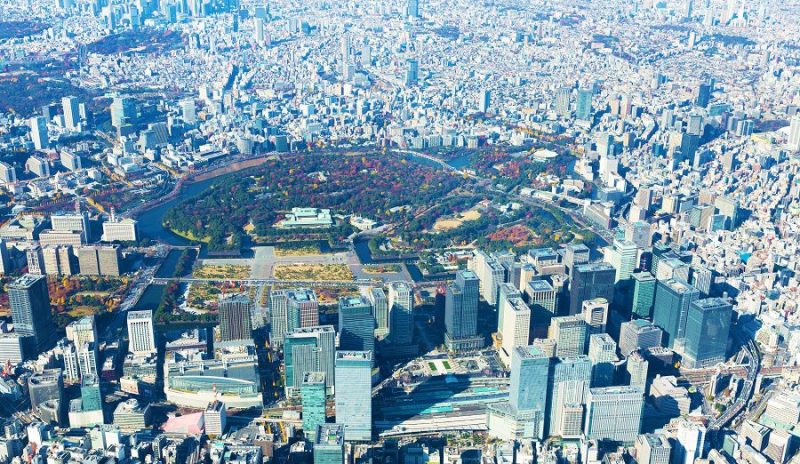 東京駅から江戸城の空撮